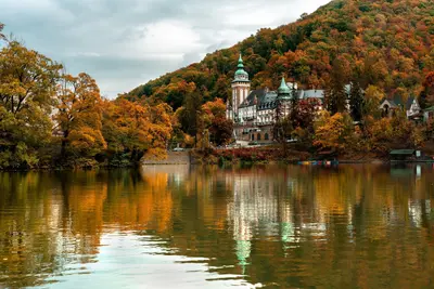  Lago Hámori en Miskolc Lillafüred con castillo palaciego