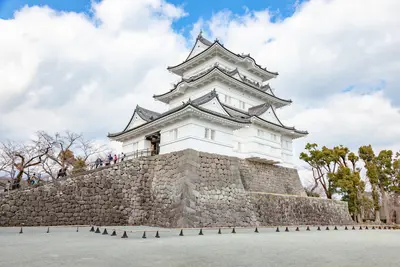 El parque del castillo de Odawara nos impresionará con su bella arquitectura.
