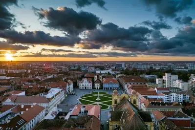 En Timisoara, Rumanía, tendremos tiempo libre para pasear por su elegante centro y probar algún plato típico de la zona
