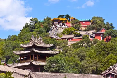 Wutai: La montaña sagrada del budismo.
