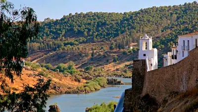 Mertola: Villa and museum exhibiting Muslim art.