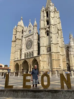 León<i>  by manuelararam</i>