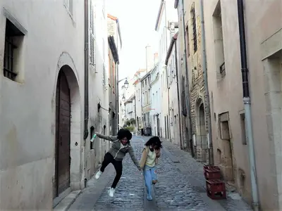 Beaune<i>  by Maihe</i>