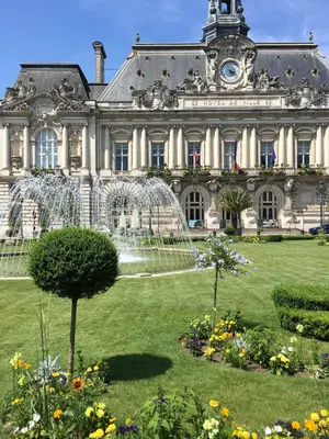 Tours<i>  by ClauUy</i>