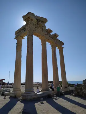 Side<i>  by mariadelcarmen</i>