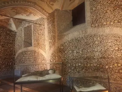 Évora<i>  by NELSON</i>