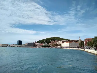 Split<i>  by patrialm</i>