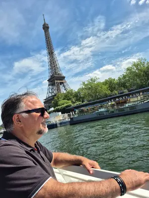 Paris<i>  by Edison</i>